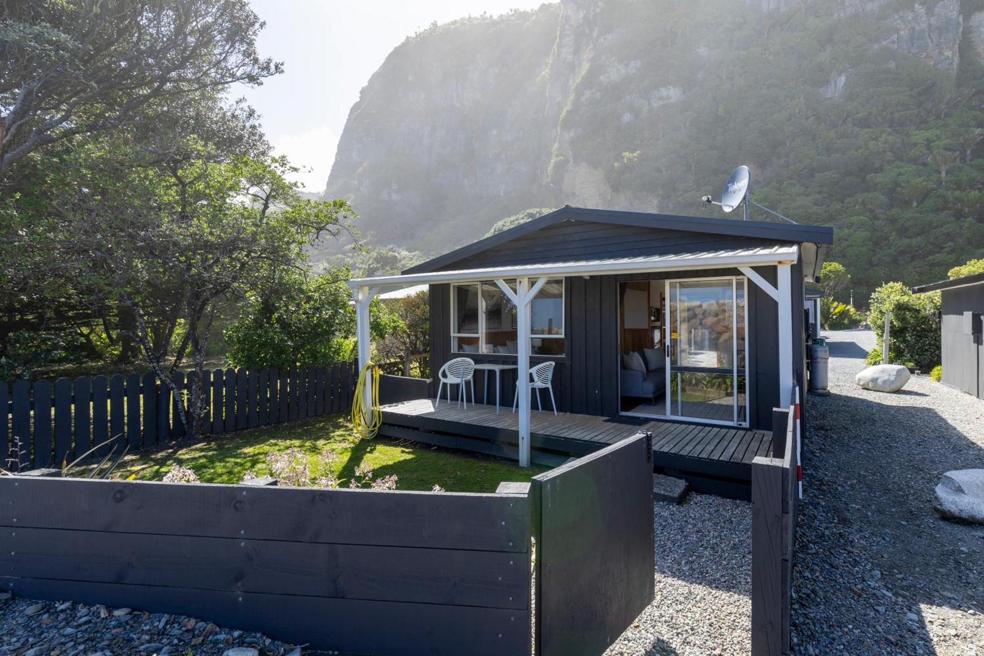 Punakaiki Beachfront Motels מראה חיצוני תמונה